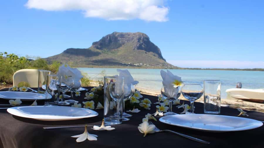 Private Île aux Bénitiers Boat: Dolphin Snorkeling & Lobster - Crystal Rock and the view toward Le Morne