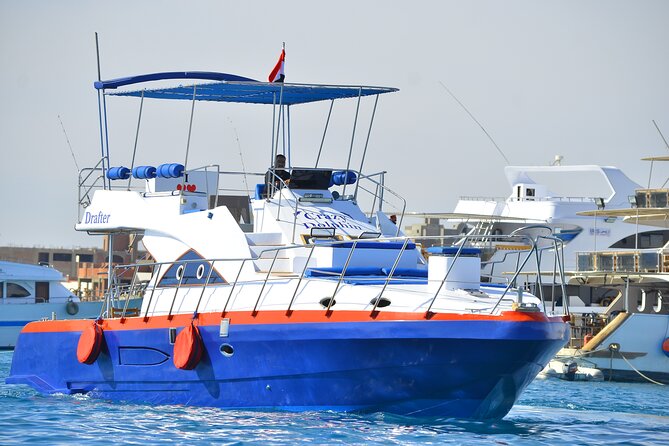 Private Luxury Dolphin House Boat Tour With Lunch - Hurghada - What private really means here