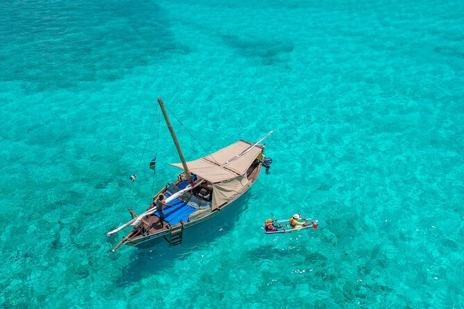 Private/Sharing: Snorkeling with Dolphins Sandbank in Mnemba - Who will enjoy this day most