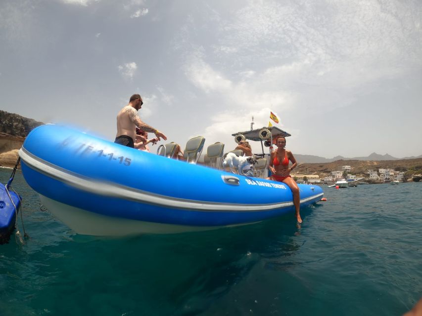 Puerto Colon: Dolphin and Whale Watching Speedboat Cruise - Leaving Puerto Colón on a Fast, Compact Boat