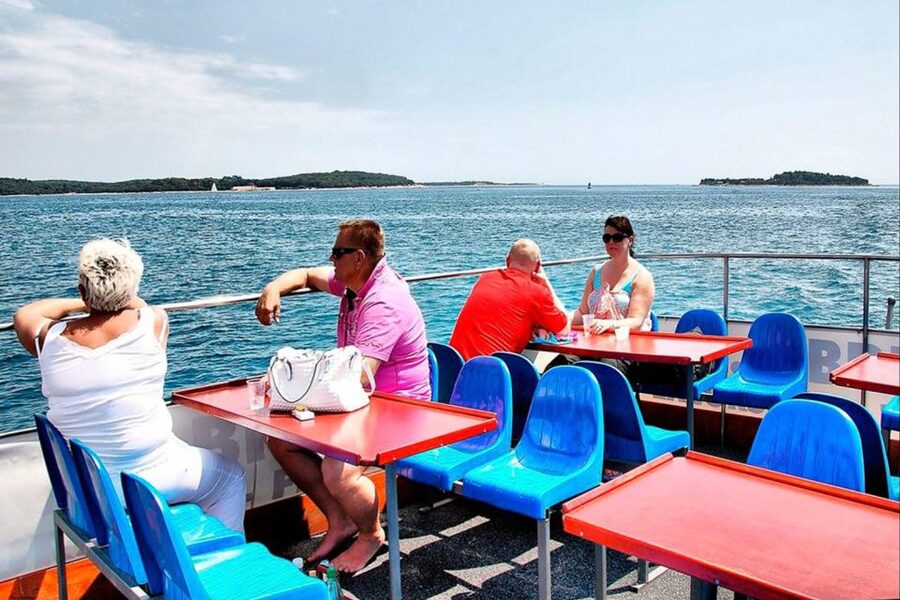 Pula: Brijuni Islands Dolphin Watching & Wildlife Cruise - What the crew adds to the experience
