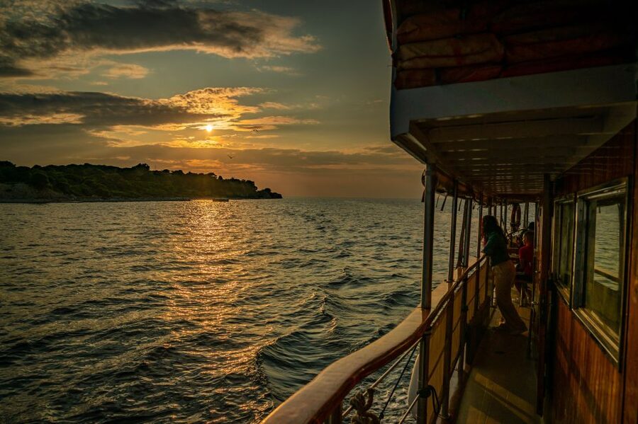 Pula: Brijuni National Park Sunset, Dolphins & Dinner Cruise - Comfort, Seating, and Practical Details