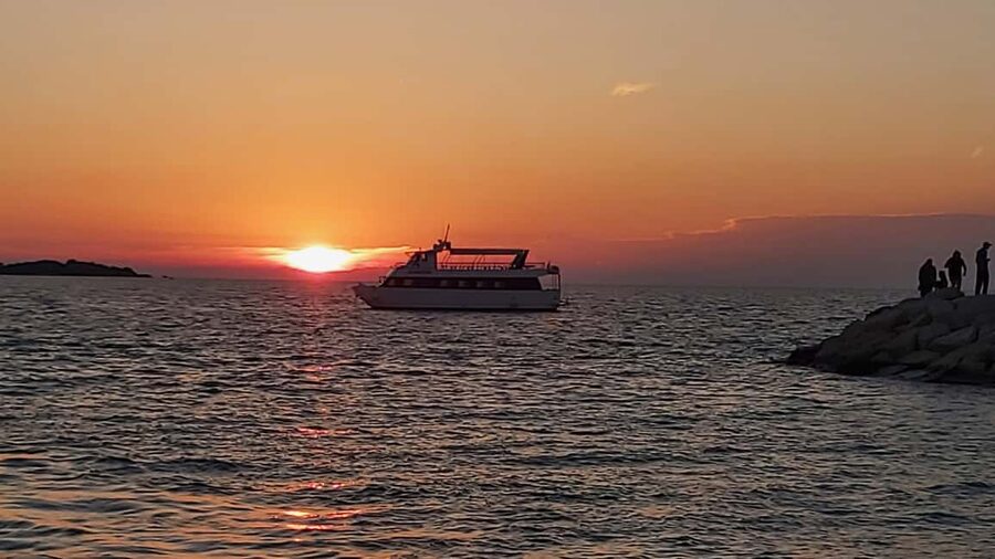 Pula: Dolphin Sunset Cruise to Brijuni with Dinner & Drinks - Sunset over the Adriatic and Brijuni
