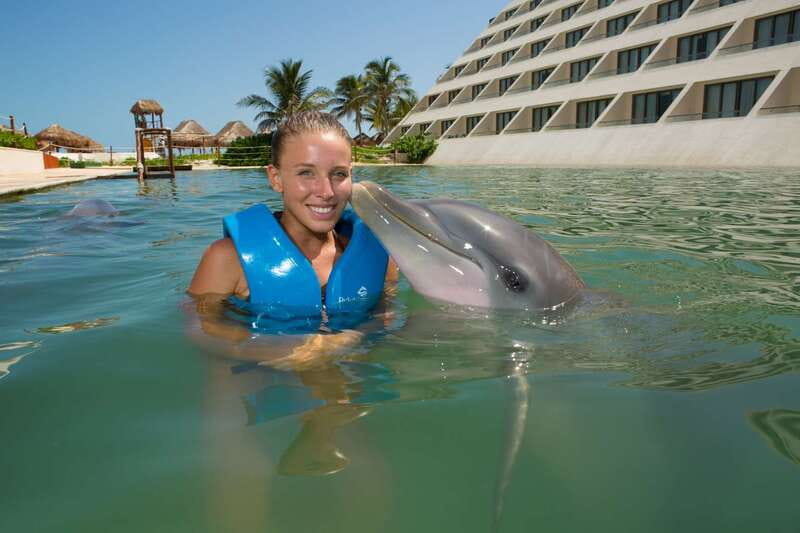 Punta Cancun: Swim with dolphins Interax - The 45-minute schedule, from welcome to dolphin kiss