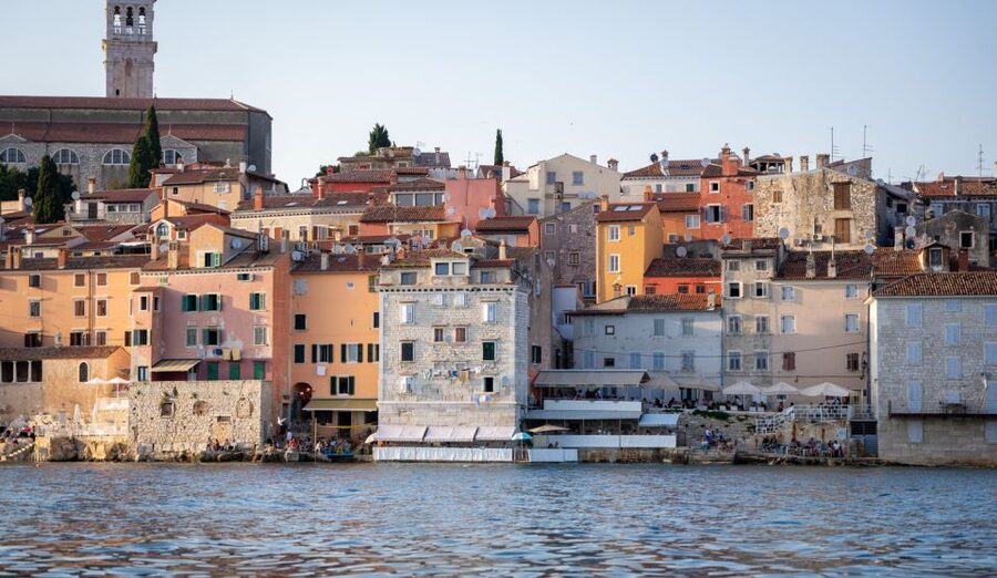 Rovinj: Sunrise Dolphins & Fishermen at Work Speedboat Tour - Sunrise over the Istrian coast