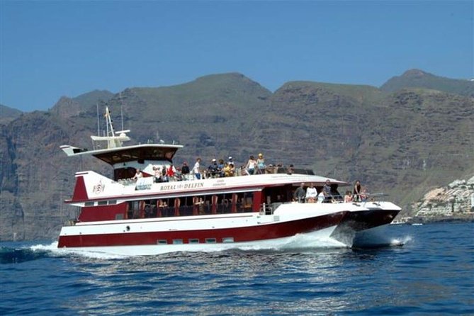 Royal Dolphin Whale watching excursion - How the Crew Affects the Experience