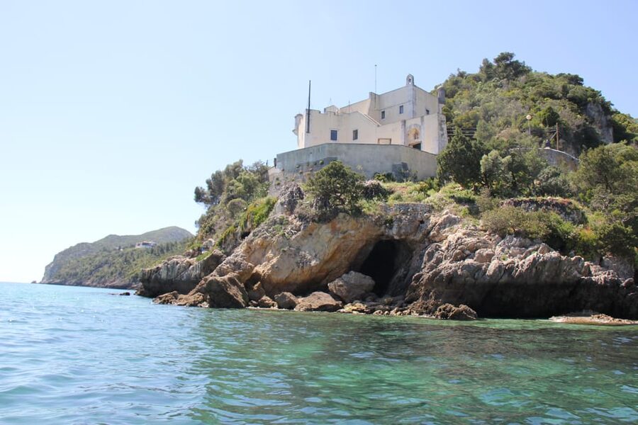 Setúbal and Tróia: Dolphin Watching and Arrábida Bays - Who will enjoy this experience most?