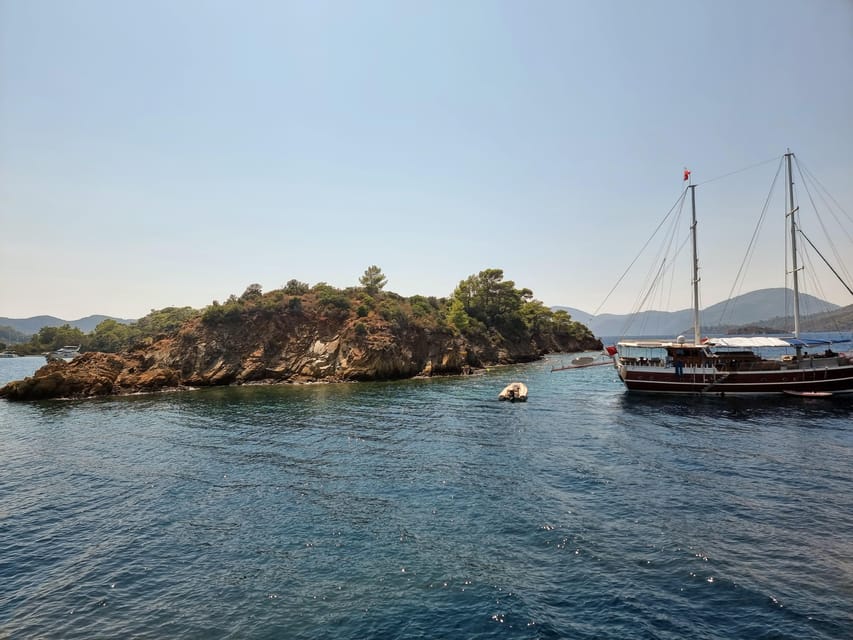 Side: Dolphin Island Boat Tour with BBQ Lunch - What to pack for six hours on board