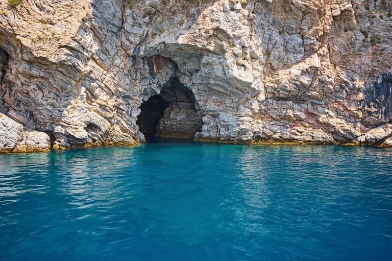 Side: Dolphins Island Cruise with Swimming Stops and Lunch - Key points before you book