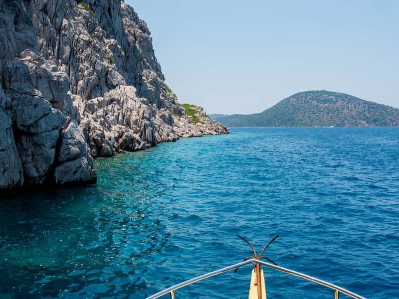 Side: Dolphins Island Cruise with Swimming Stops and Lunch - Lunch with the coast sliding past
