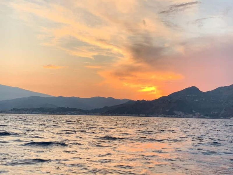 Sunset tour in search of dolphins with aperitif - Searching open water for dolphins