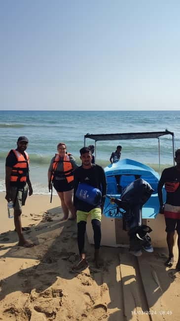 Trincomalee: Dolphin & Whale Watching Boat Tour - Returning to Nilaveli Beach