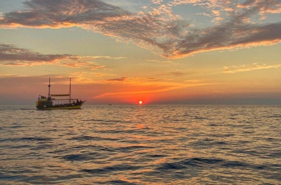Vrsar: Dolphin Watching Boat Tour including Drinks - Leaving Vrsar with the sun dropping west