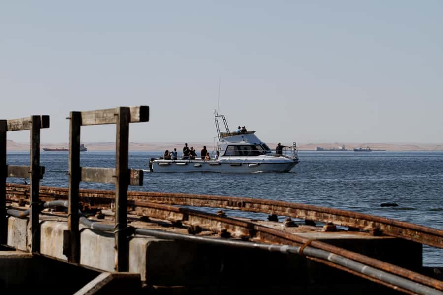 Walvis Bay: Dolphin Cruise, Pink Lakes and 4x4 Dune Drive - The short break that keeps the day moving