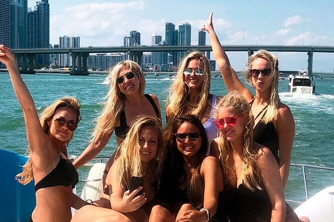 Your Private Miami Yacht Tour with Music and Fun - Music, photos, and the party atmosphere